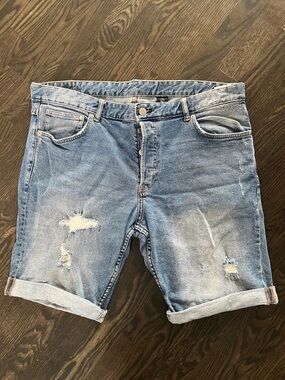 H&M &Denim Mens Distressed Slim Fit Stretch Cotton Cuffed Denim Shorts Size 38